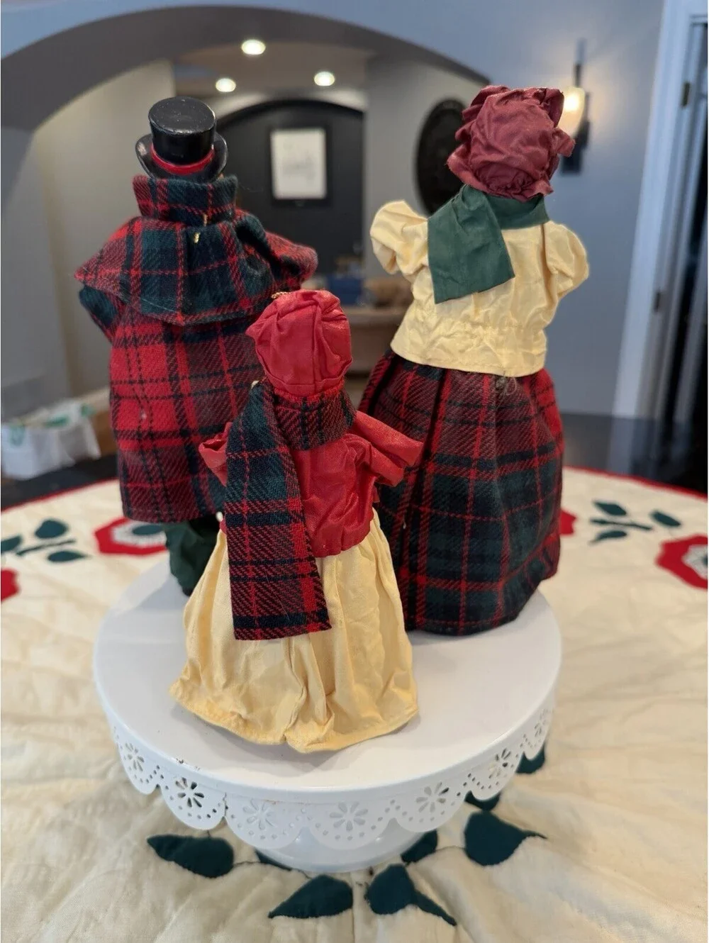 Vtg Papier-Mâché Carolers Set Of Three